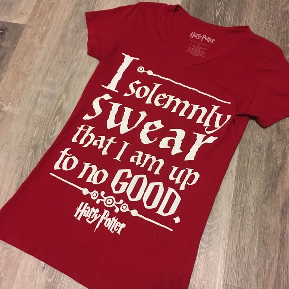 Warner Bros. Tops - FREE w/ purchase EUC Harry Potter Gryffindor